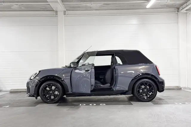 MINI Convertible view 4