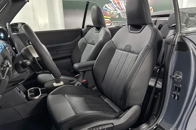 MINI Convertible view 15