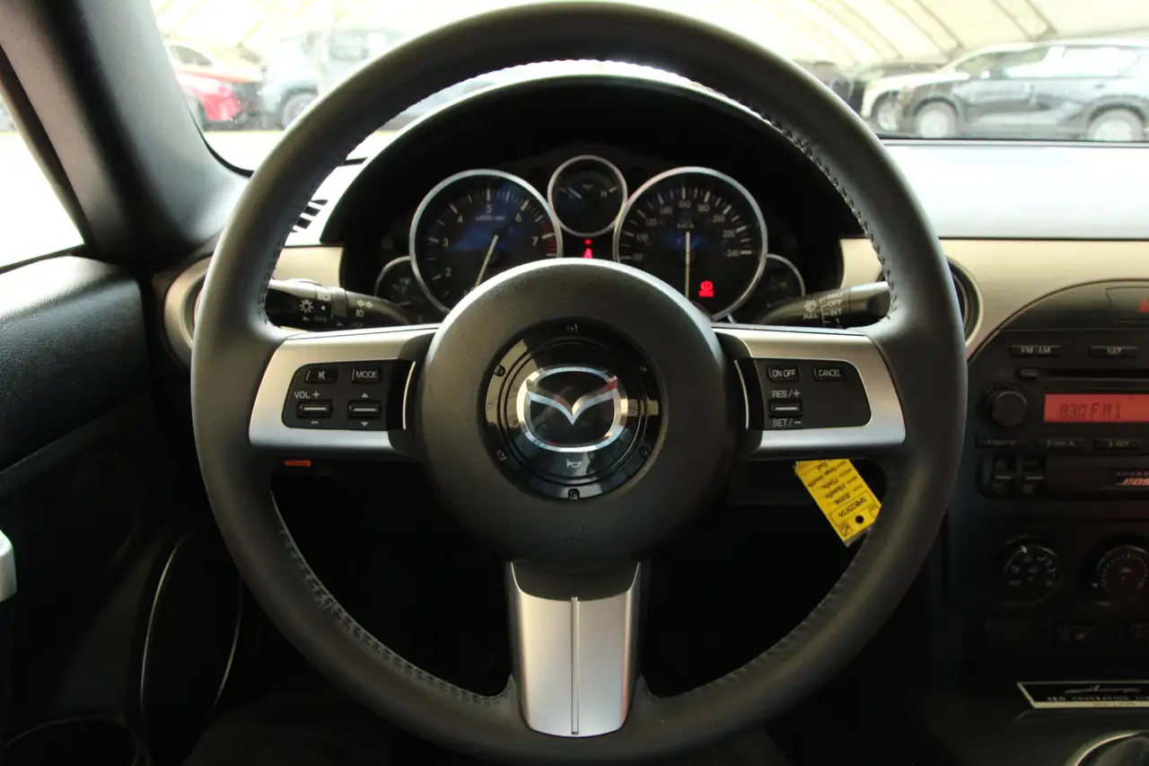 Mazda MX-5 Miata снимка Mazda MX-5 Miata