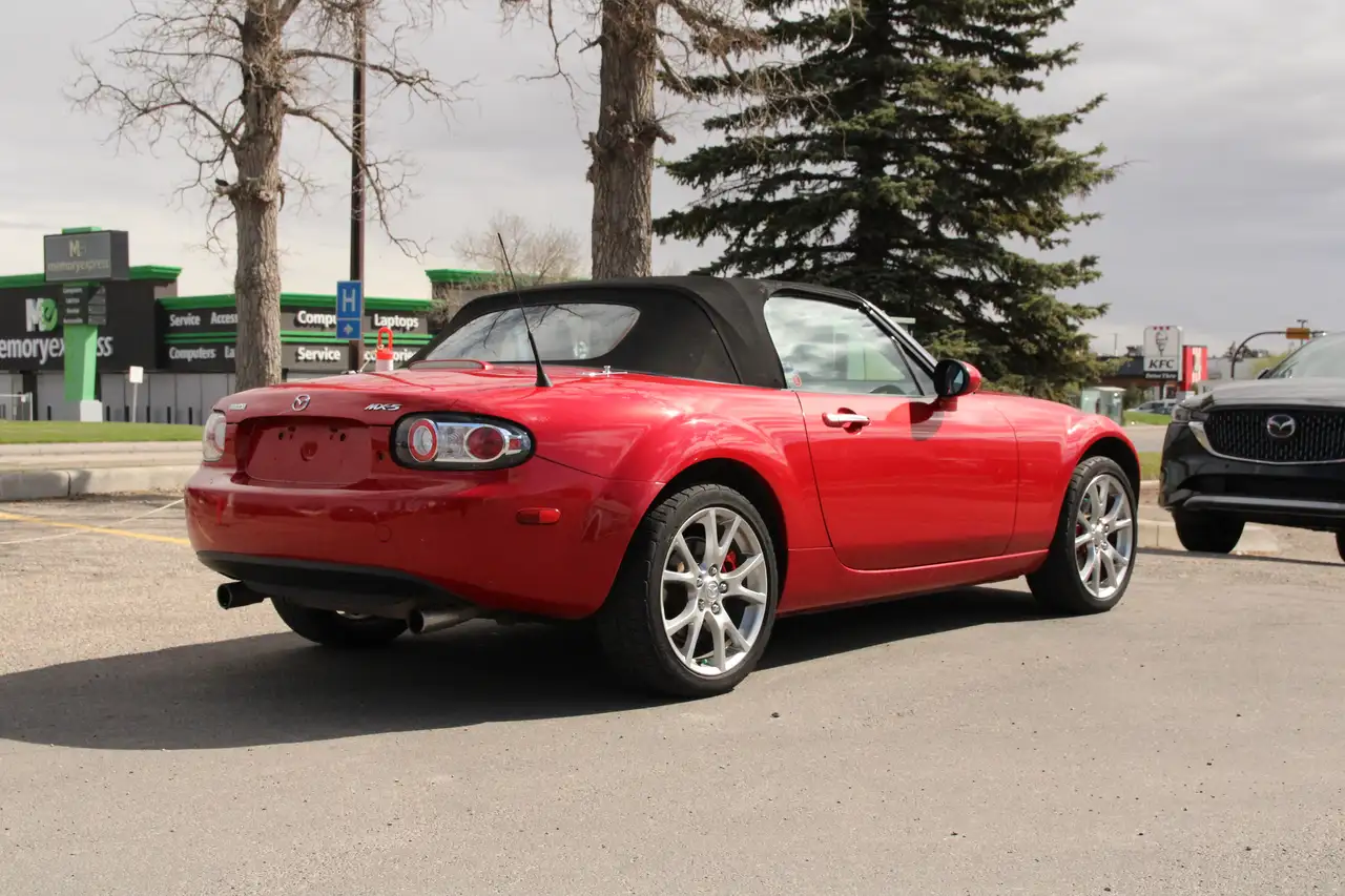 Mazda MX-5 Miata снимка Mazda MX-5 Miata