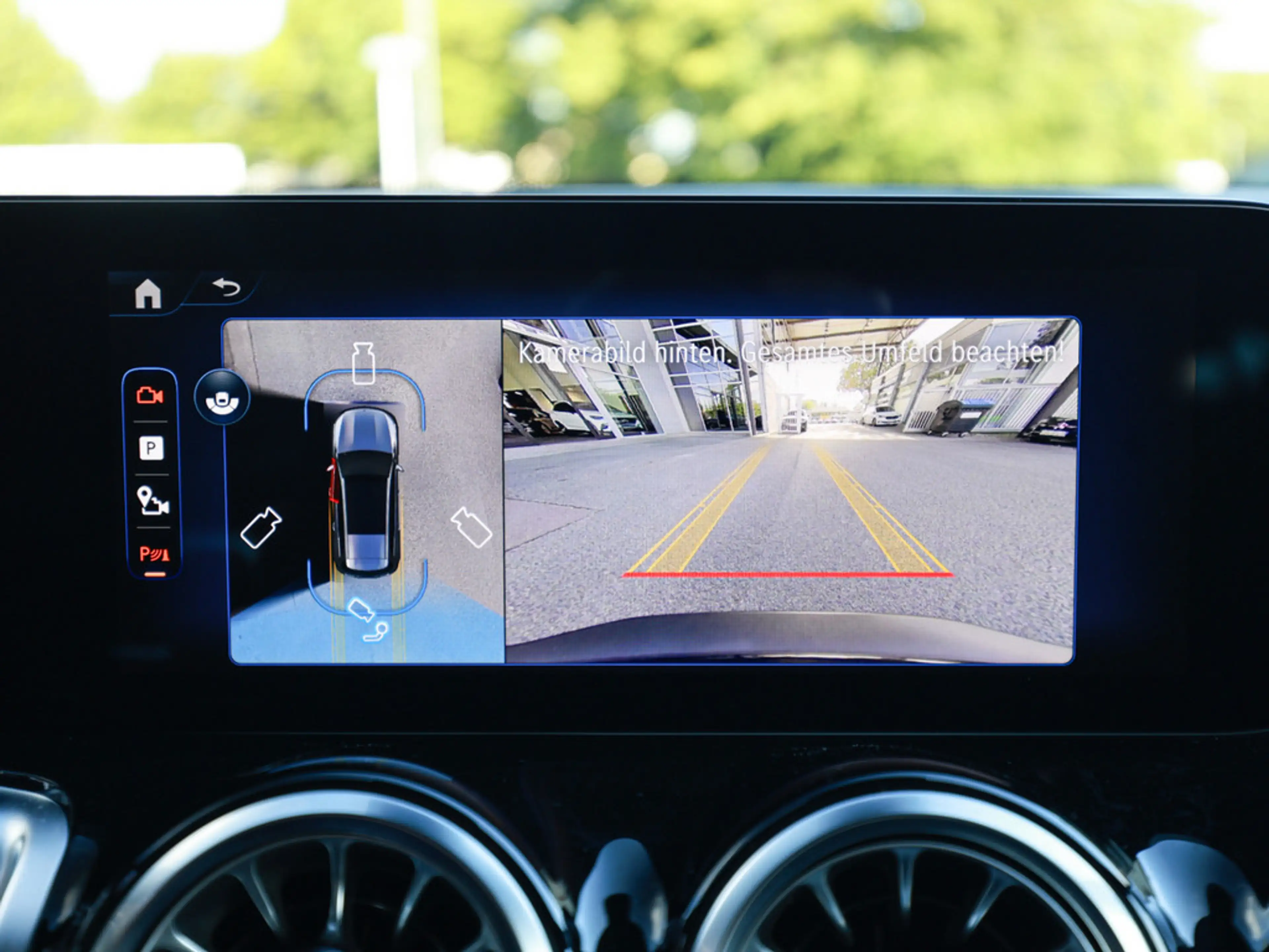 Mercedes-Benz EQB 250 + AMG Sport Advanced AHK LED 360° NAVI — photo 15
