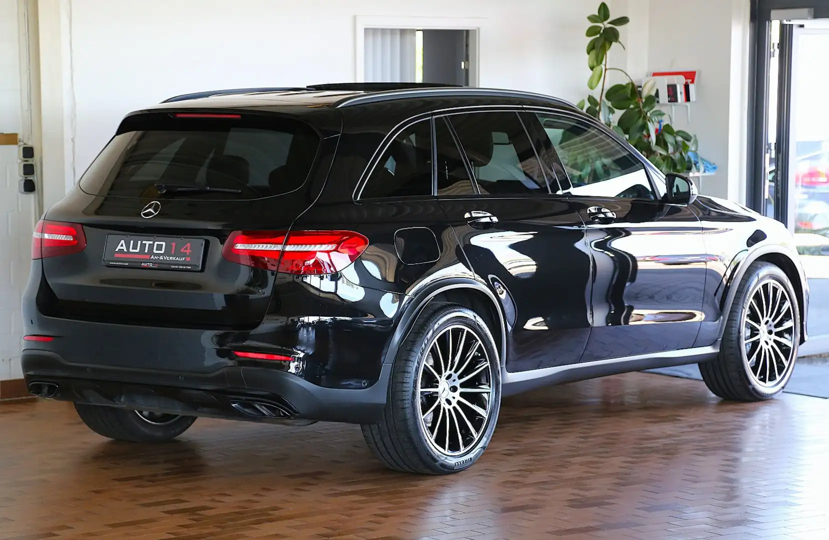 Mercedes-Benz GLC 43 AMG Night 4M Panorama LED 360°AHK ACC 20" Schwarz - 2