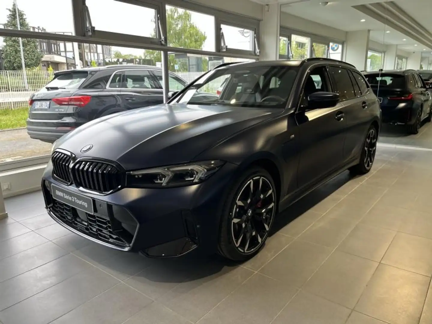BMW 330 330eA xDrive 292ch M Sport Bleu - 1