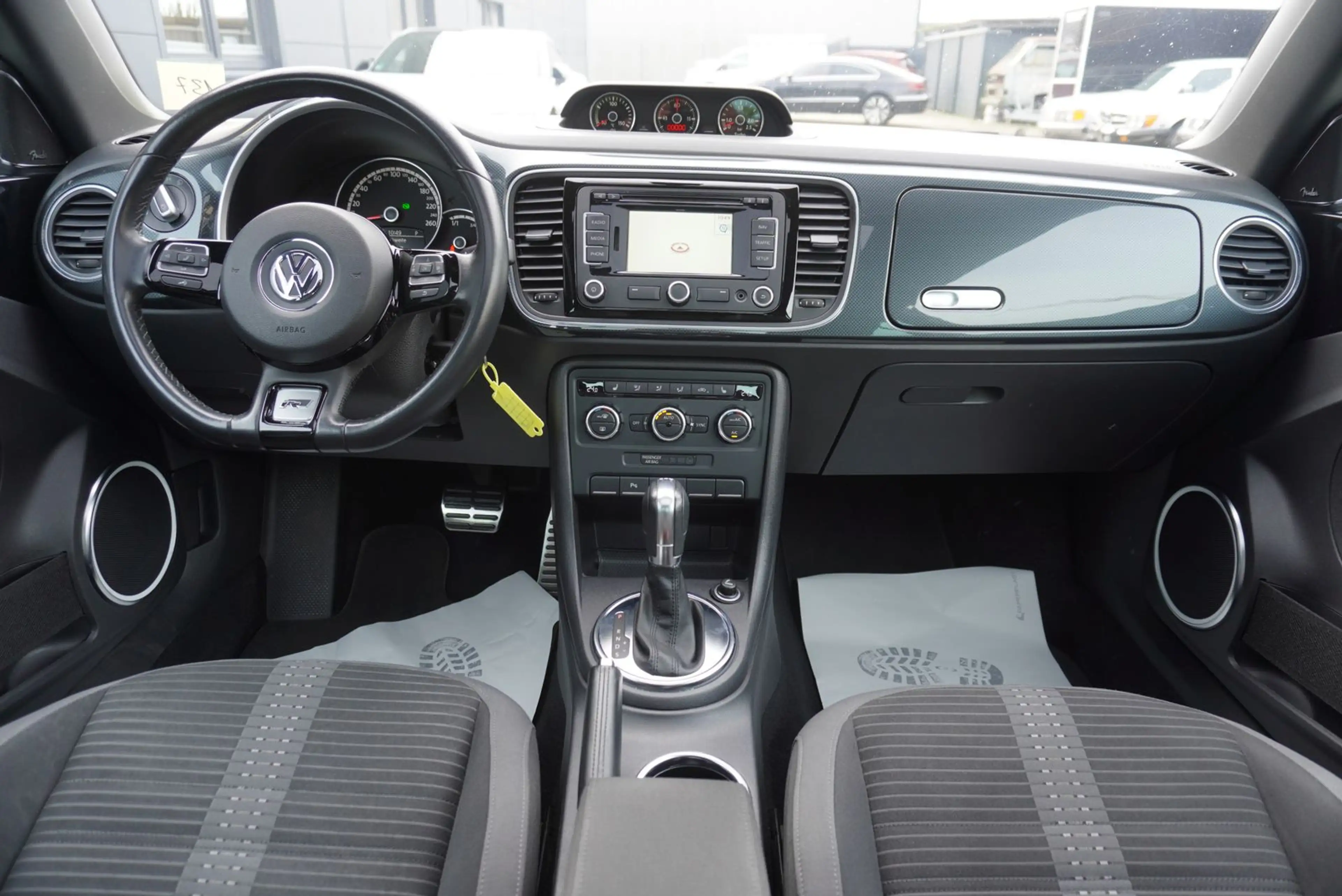 Volkswagen Beetle 2.0 TSI Sport/Panorama/Fender/19Zoll/Navi — photo 13