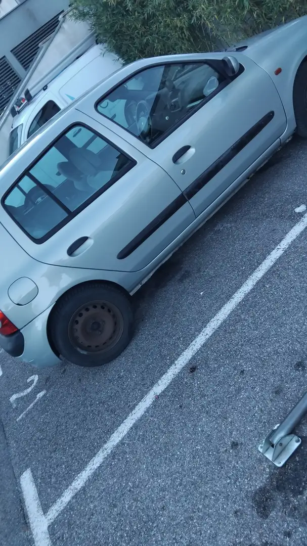 Renault Clio Clio 1.6i 16V Privilège - 1