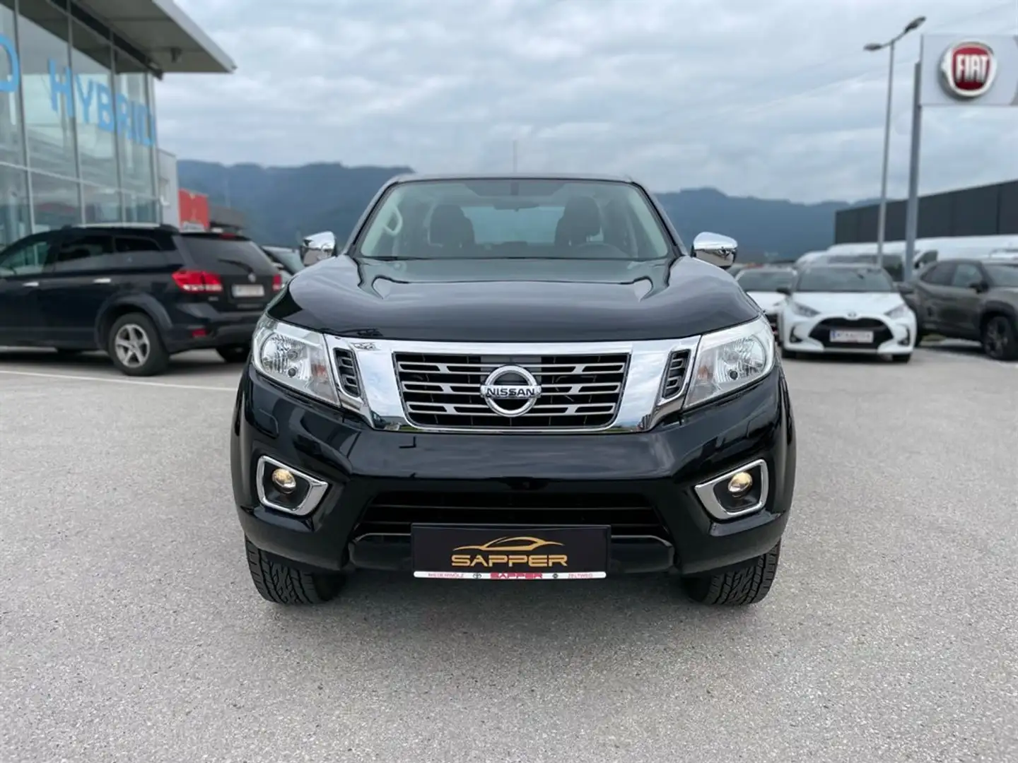 Nissan Navara Double Cab 4x4 2,3 dCi Acenta Noir - 2