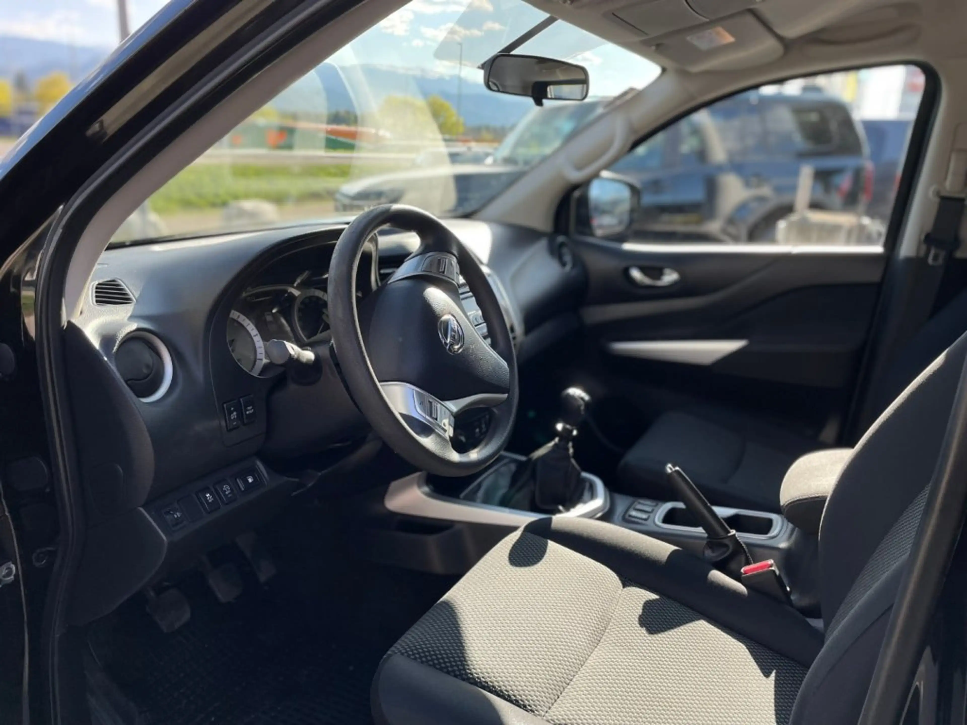 Nissan Navara Double Cab 4x4 2,3 dCi Acenta — photo 12