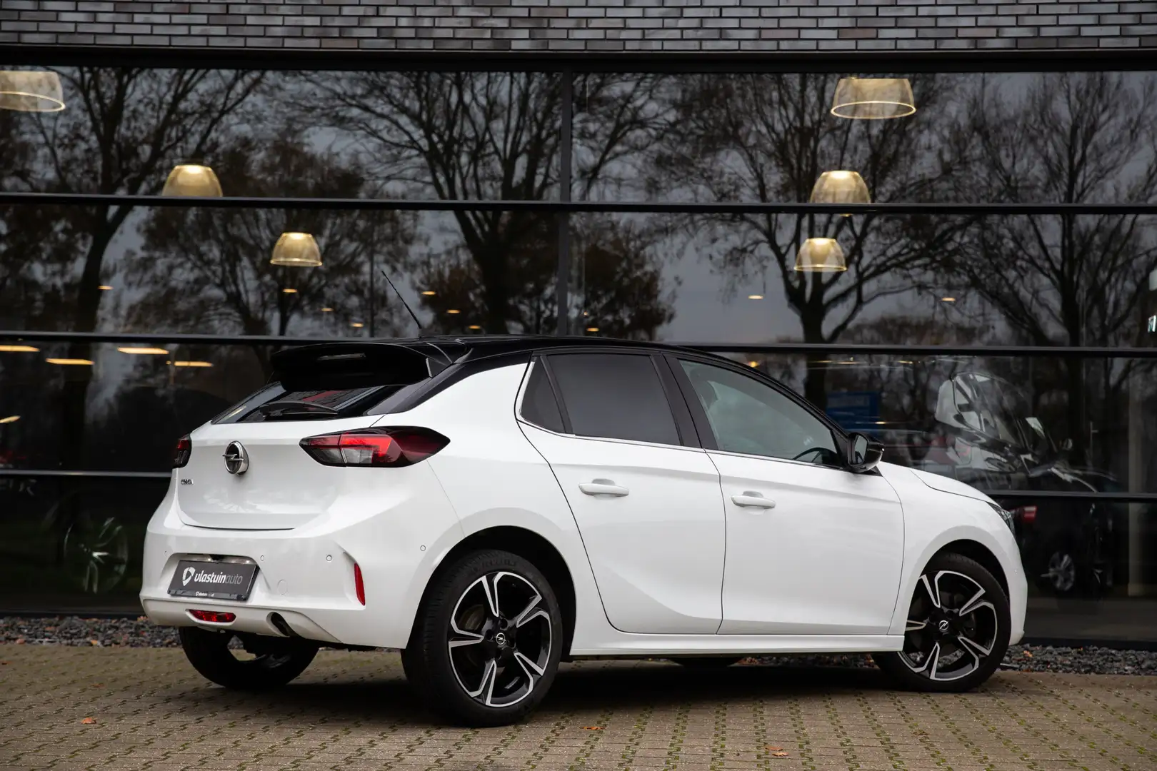 Opel Corsa 1.2 Elegance Weiß - 2