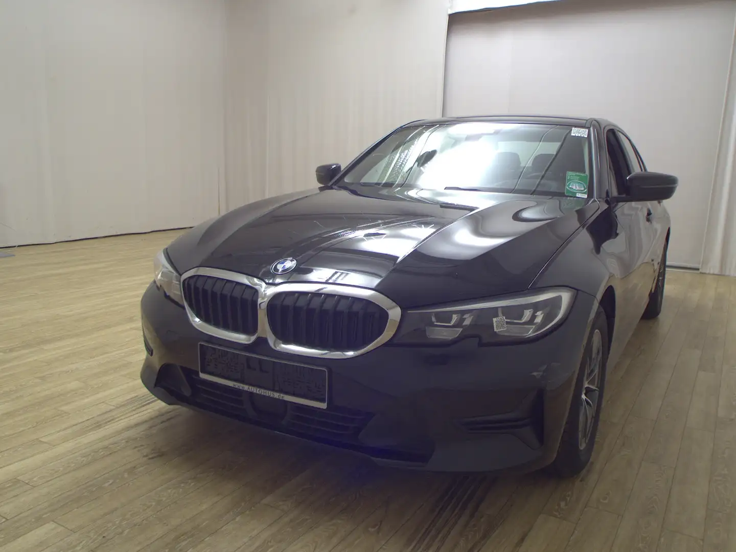 BMW 318 dA Advantage LC Prof. HuD Navi LED H-K Negru - 2