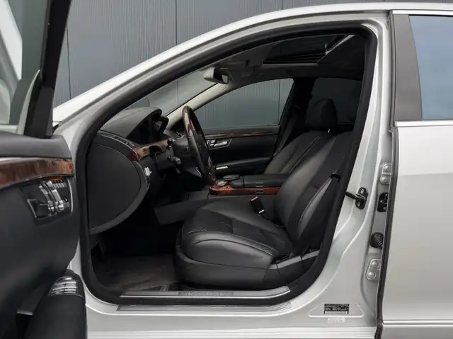 Mercedes-Benz S-Class view 18