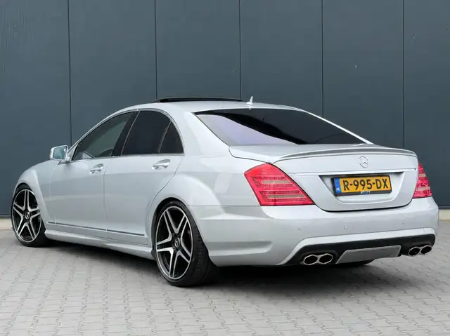 Mercedes-Benz S-Class view 3