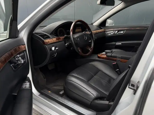Mercedes-Benz S-Class view 16