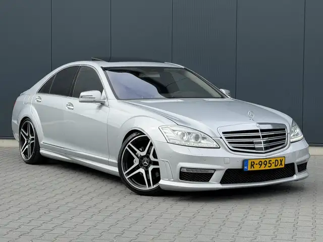 Mercedes-Benz S-Class view 2