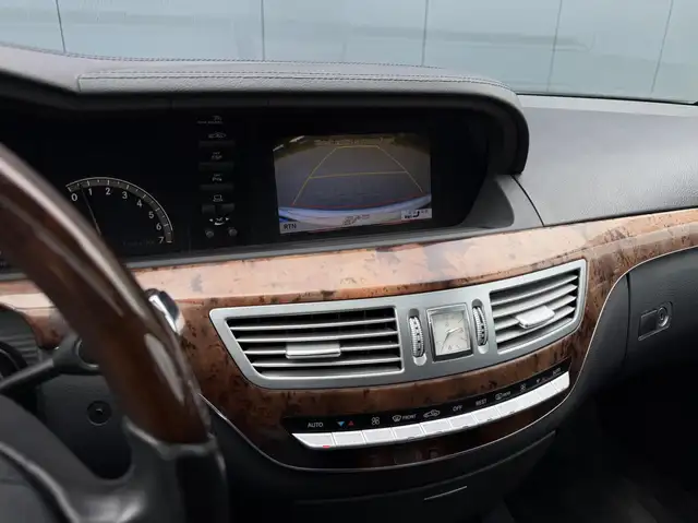 Mercedes-Benz S-Class view 22