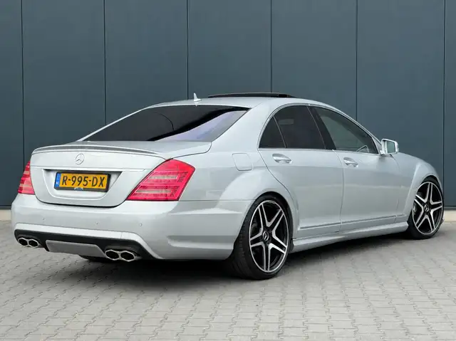 Mercedes-Benz S-Class view 4