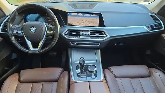 BMW X5 view 11