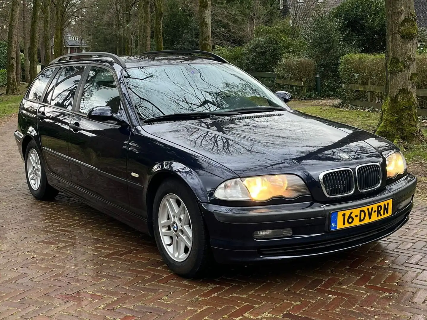BMW 318 i Executive Niebieski - 1