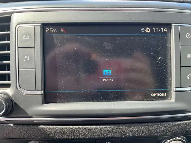 Peugeot Traveller view 10