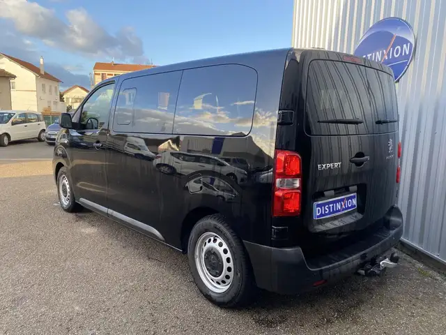 Peugeot Traveller view 3