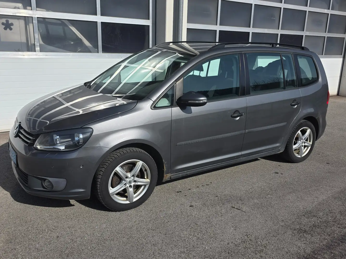 Volkswagen Touran Touran 4Friends 1,6 BMT TDI DPF 4Friends Grau - 1