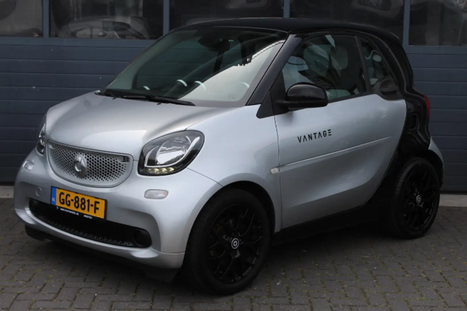 smart forTwo 1.0 Passion Panodak,Cruisecontrol,Climatecontrol,L Grijs - 1