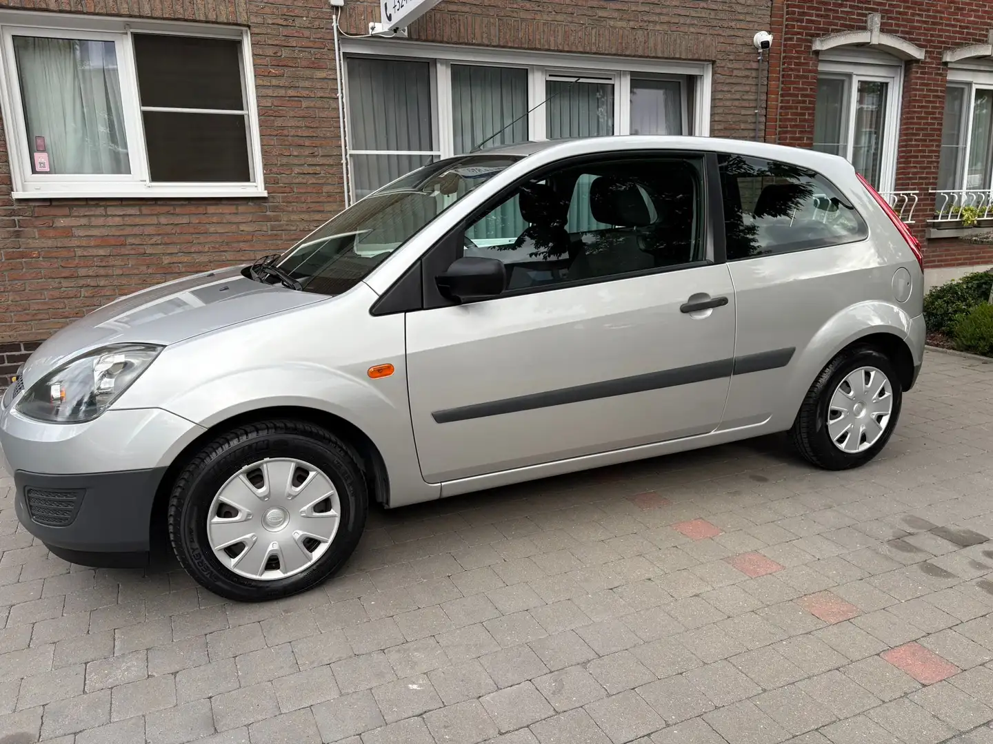 Ford Fiesta 1.3i! Topstaat* 27000km* Benzine* Garantie! Срібний - 2