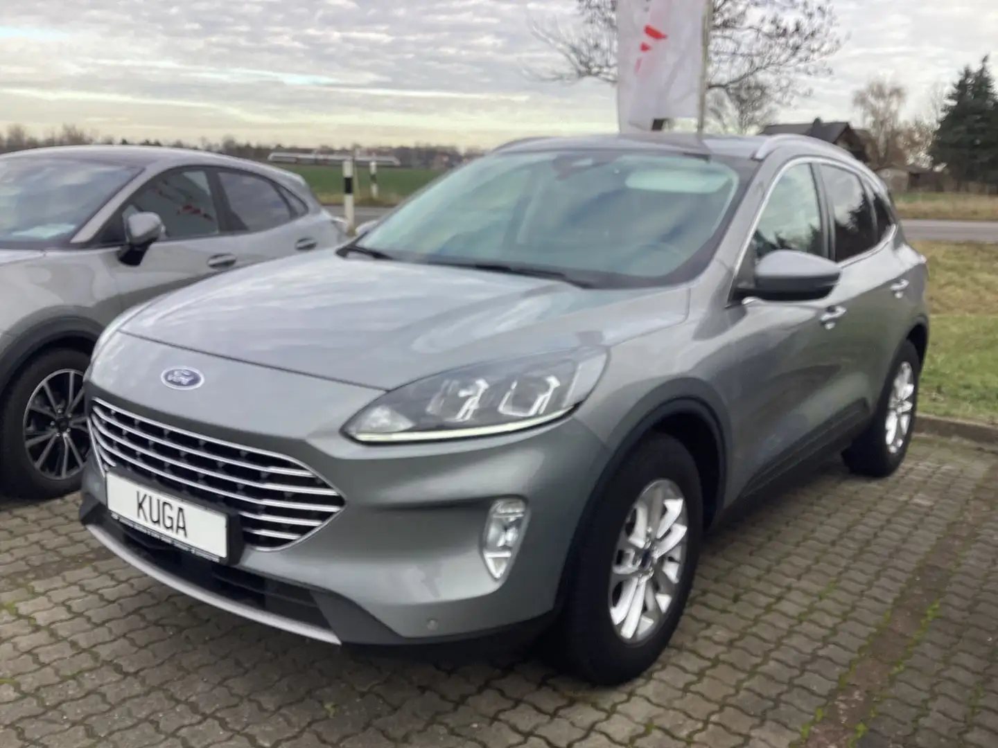 Ford Kuga Titanium / Winter-Paket Plateado - 1