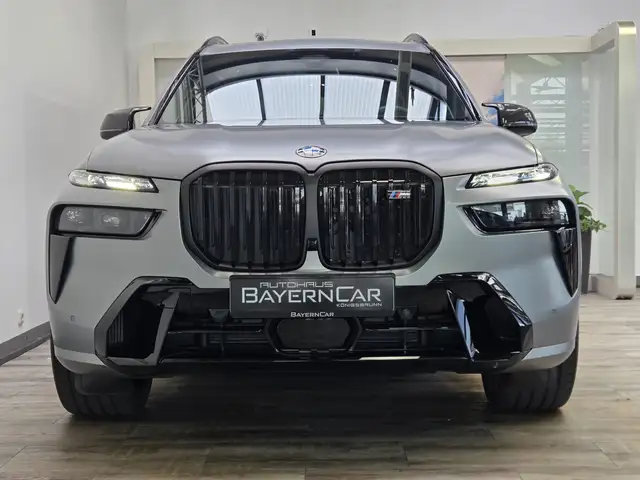 BMW X7 view 2