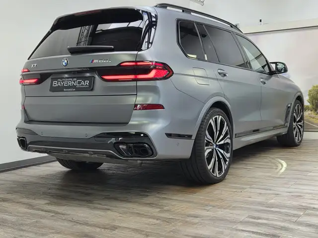BMW X7 view 6