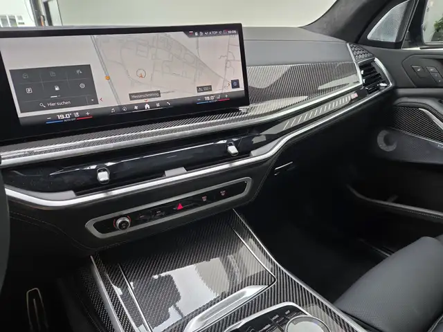 BMW X7 view 10
