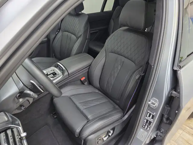 BMW X7 view 15