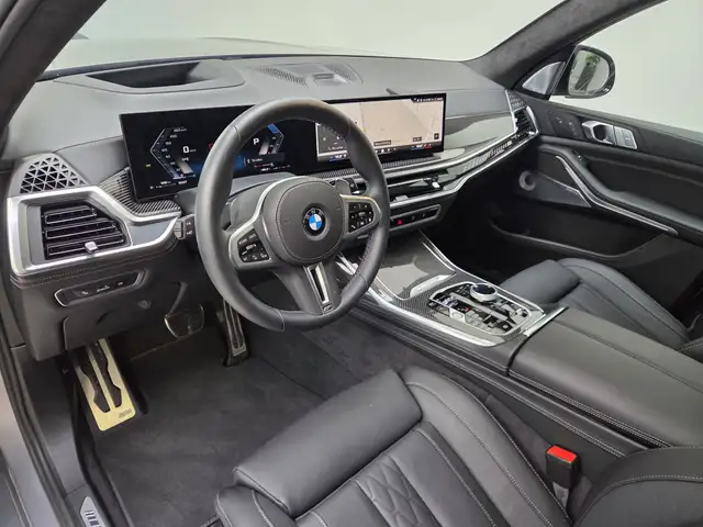 BMW X7 view 8