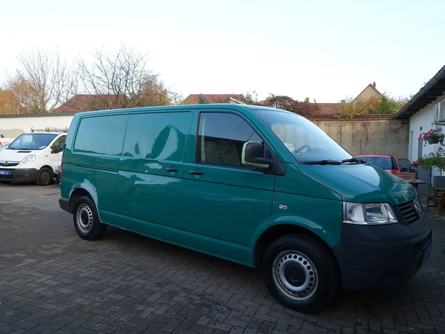 Volkswagen T5 Transporter 131 PS Kasten lang, EU4, Klima !! Grün - 1