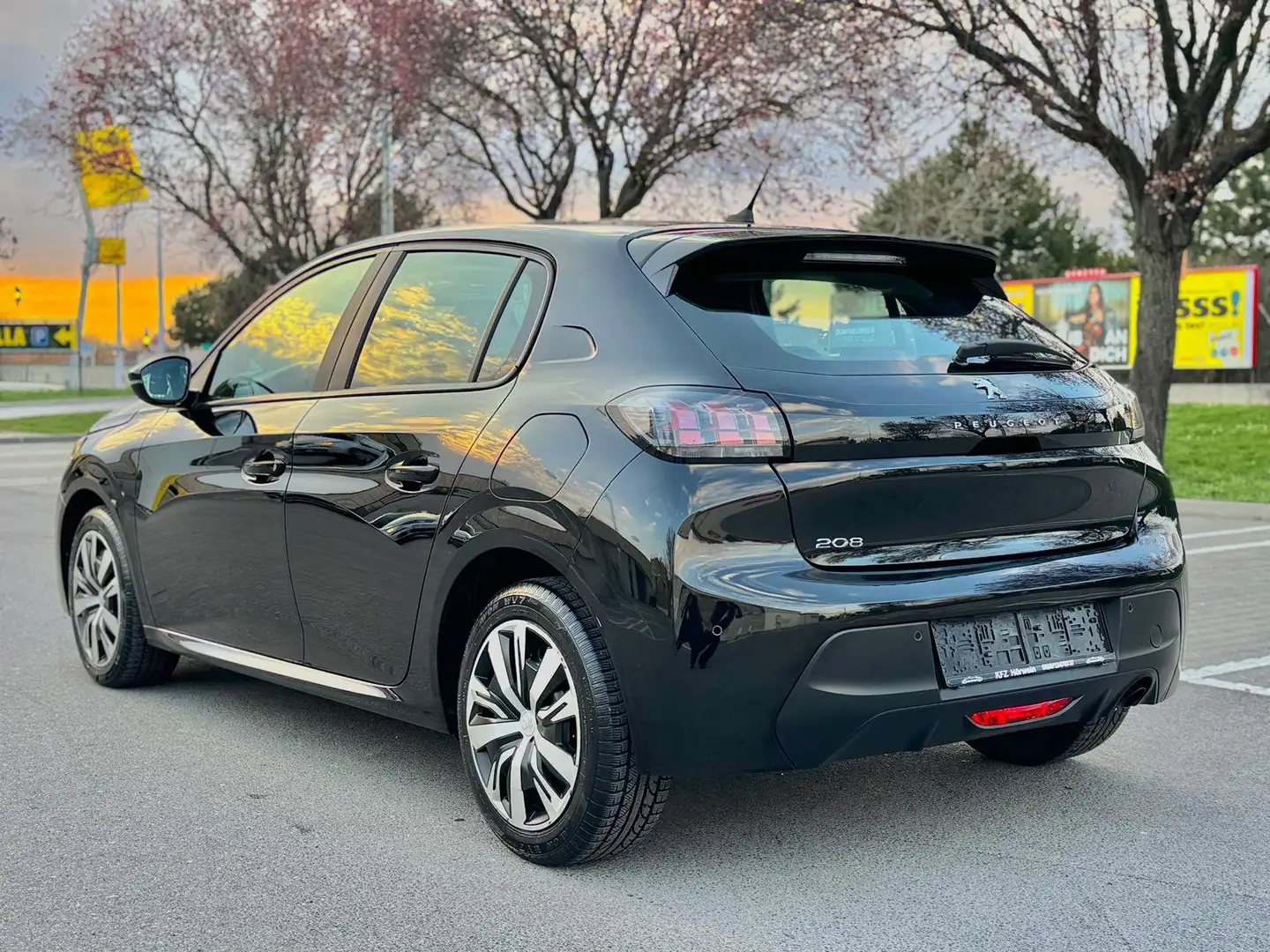 Peugeot 208 208 Active PureTech 100 S Schwarz - 2