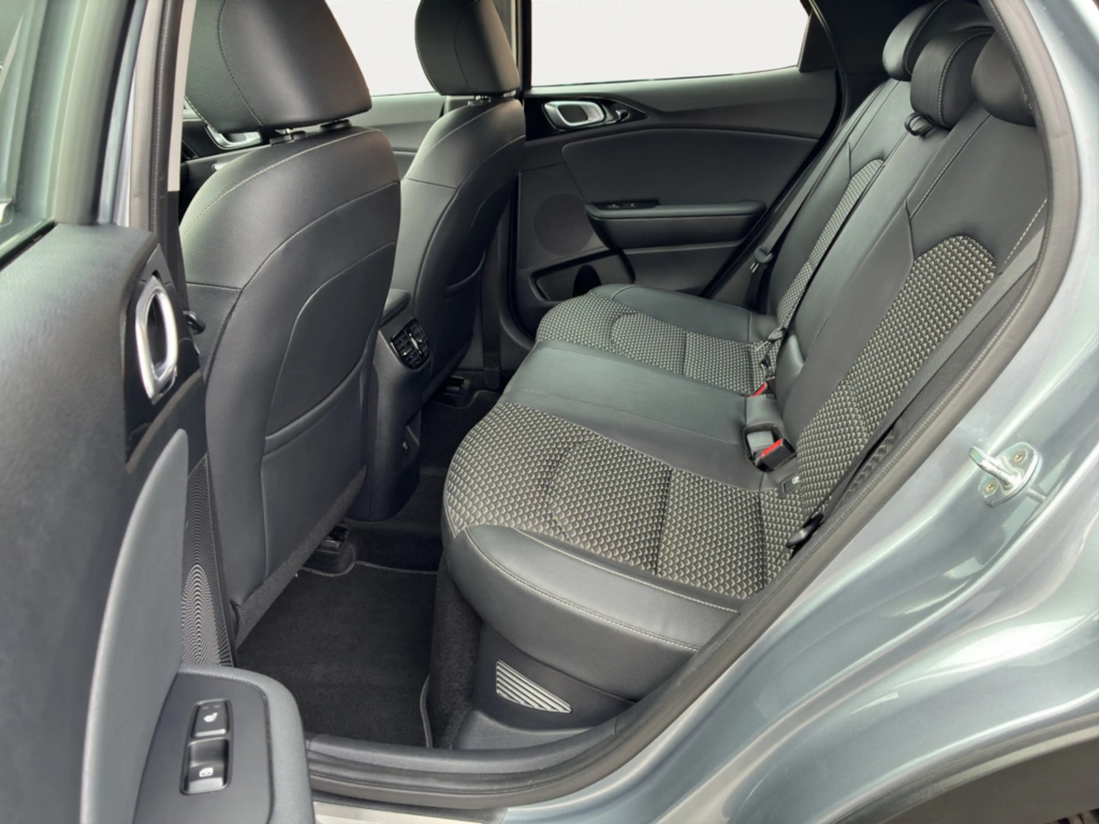 Kia XCeed 1.6 PHEV Spirit | NAVI | SHZ | SITZ-MEMORY — photo 11