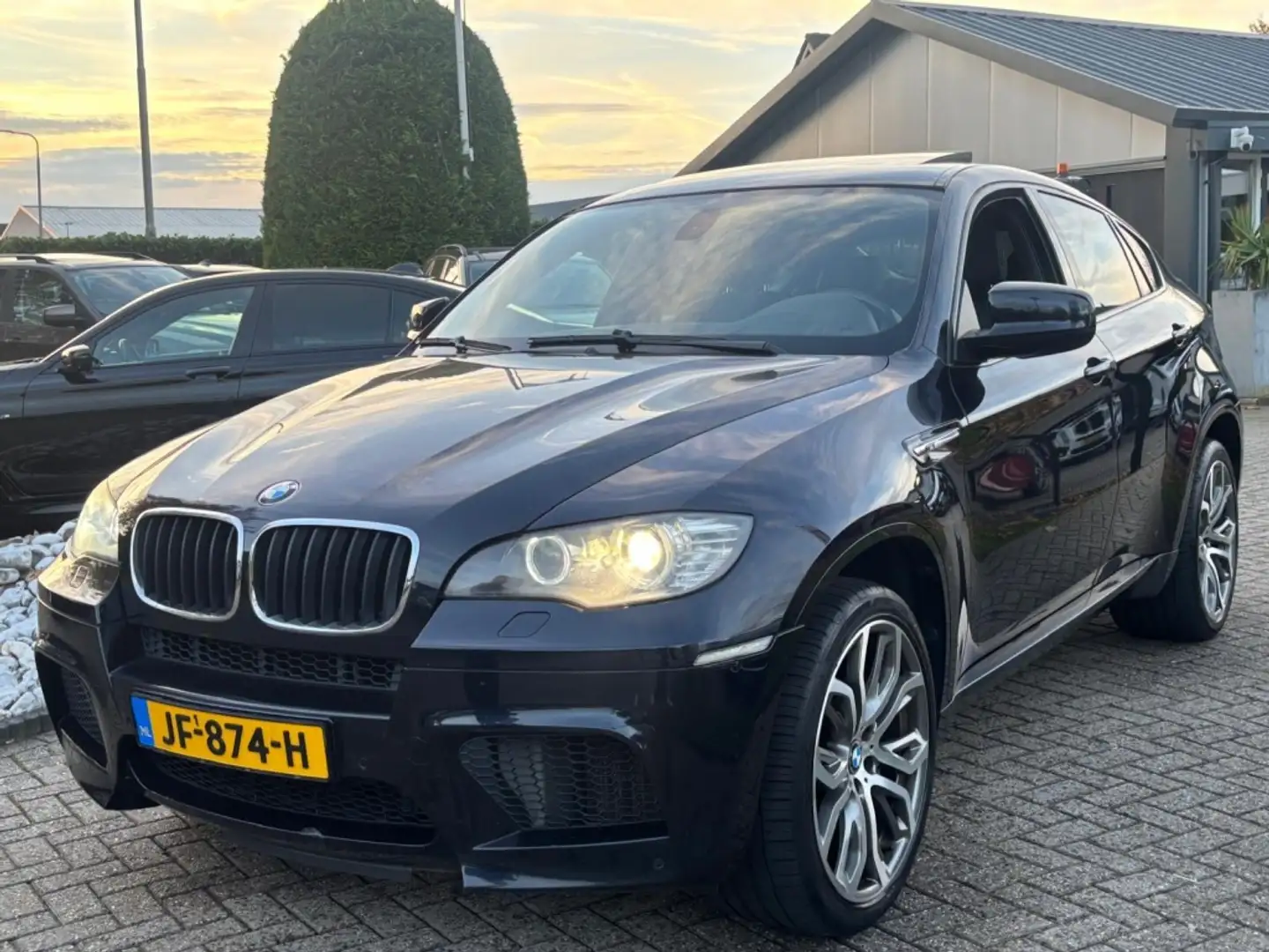 BMW X6 4.4i M V8 555PK X6M Zwart Schuifdak Youngtimer Zwart - 1