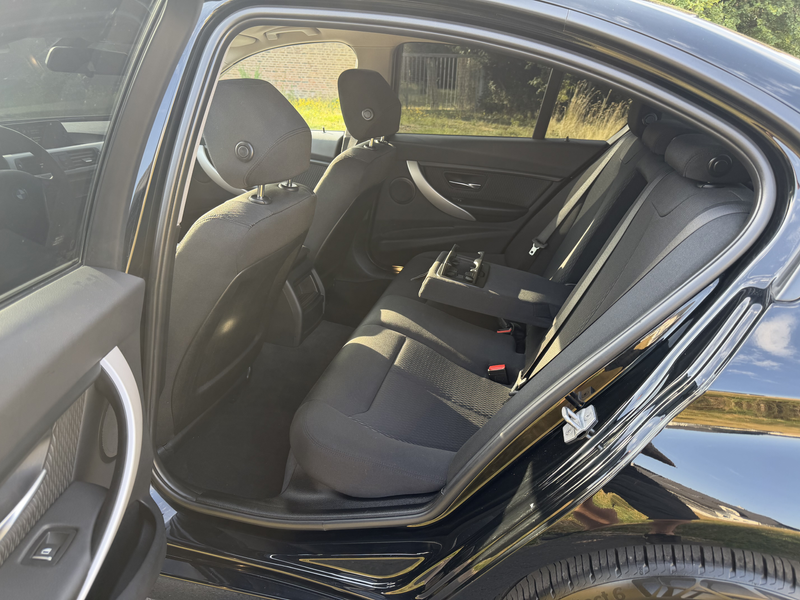 BMW 318 318 i*SHZ*Navi*PDC*19 Zoll Alufelgen* — photo 12