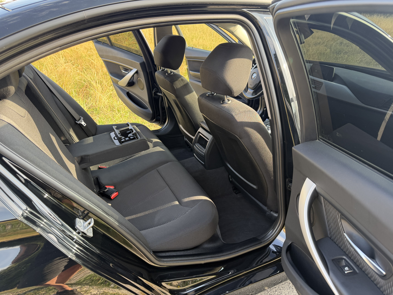 BMW 318 318 i*SHZ*Navi*PDC*19 Zoll Alufelgen* — photo 13