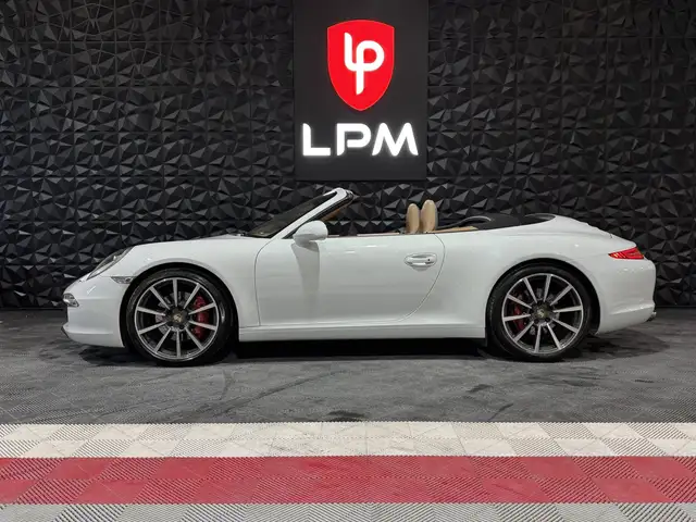 Porsche 911 view 4