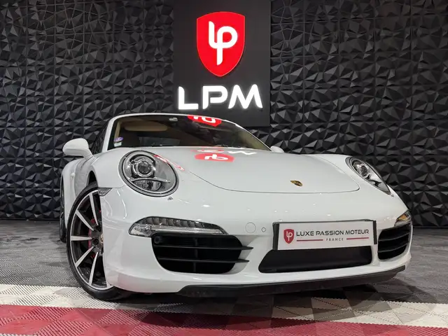 Porsche 911 view 11