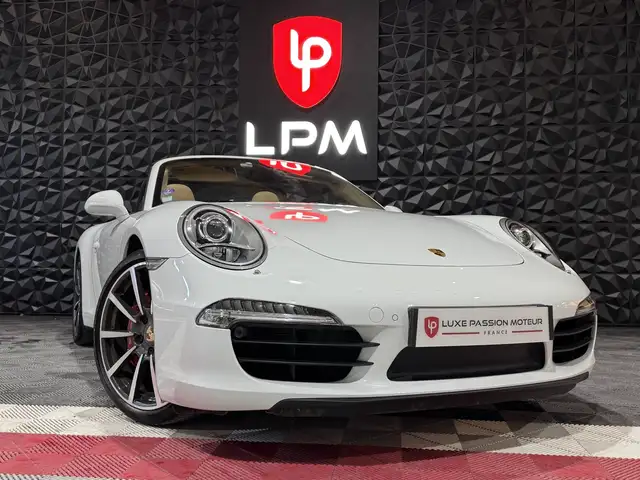 Porsche 911 view 2