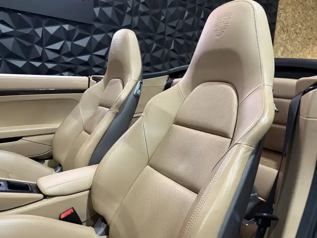 Porsche 911 view 15