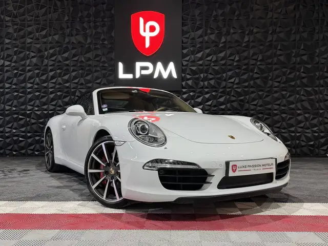 Porsche 911 view 10