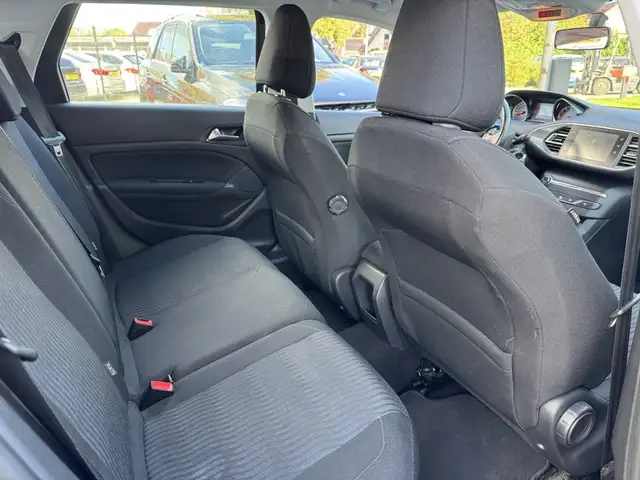 Peugeot 308 view 7
