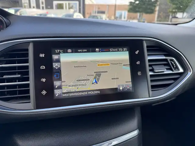 Peugeot 308 view 9