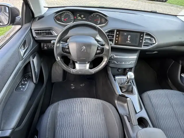 Peugeot 308 view 8