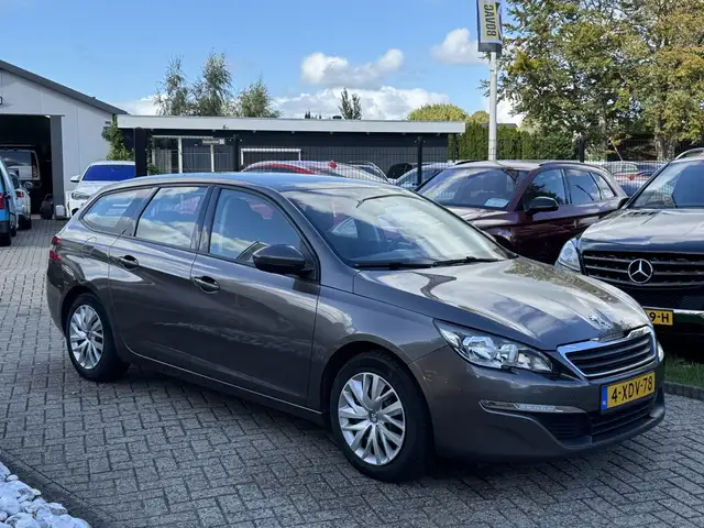 Peugeot 308 view 4