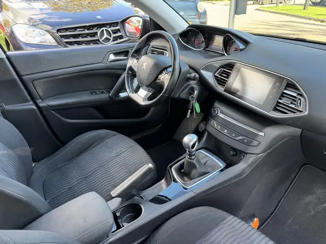 Peugeot 308 view 6