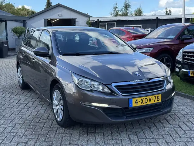 Peugeot 308 view 3