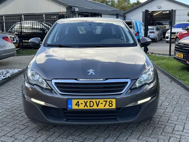 Peugeot 308 view 2